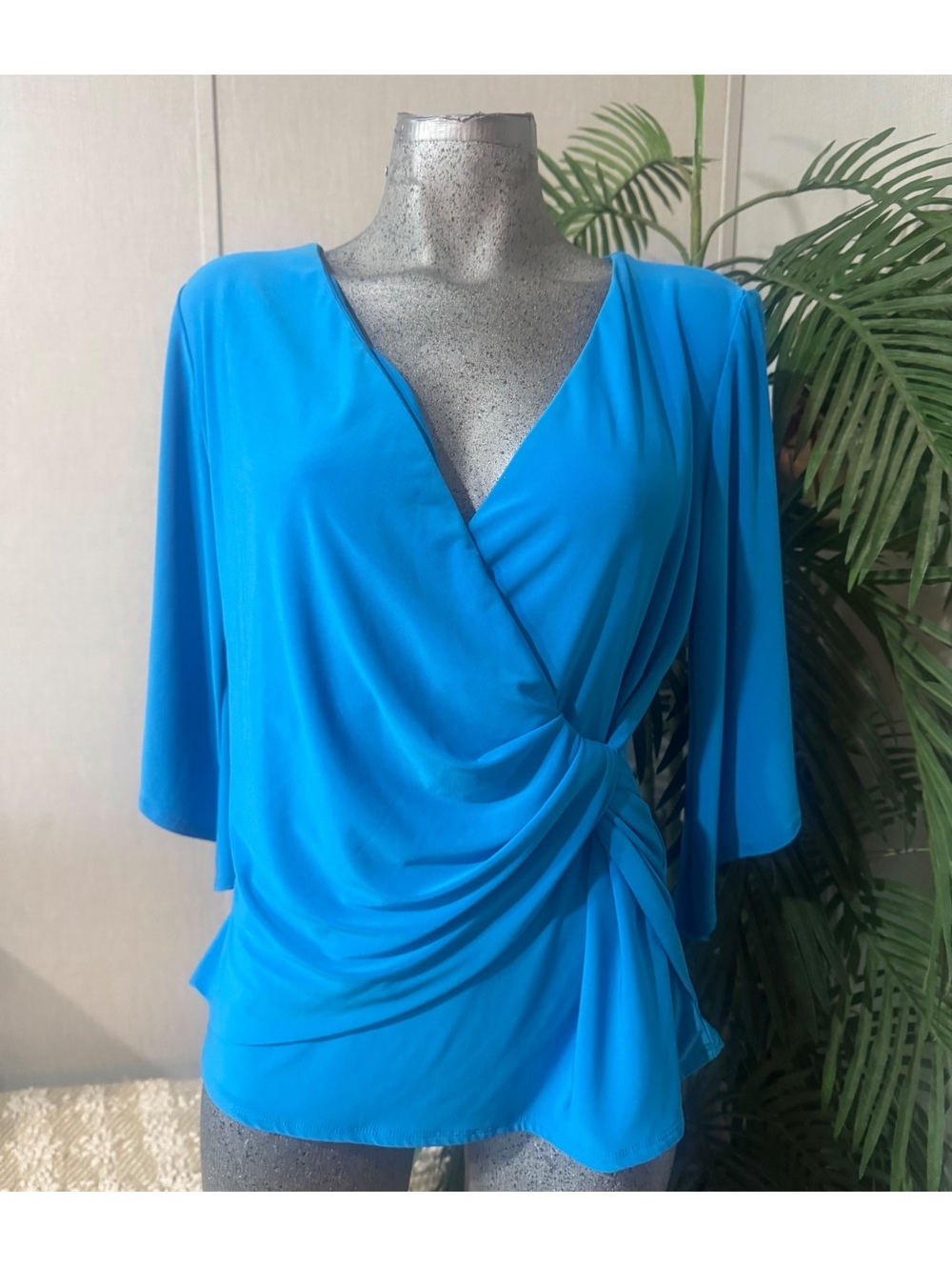 Coco Bianco Bright blue V-neck top, Size L,